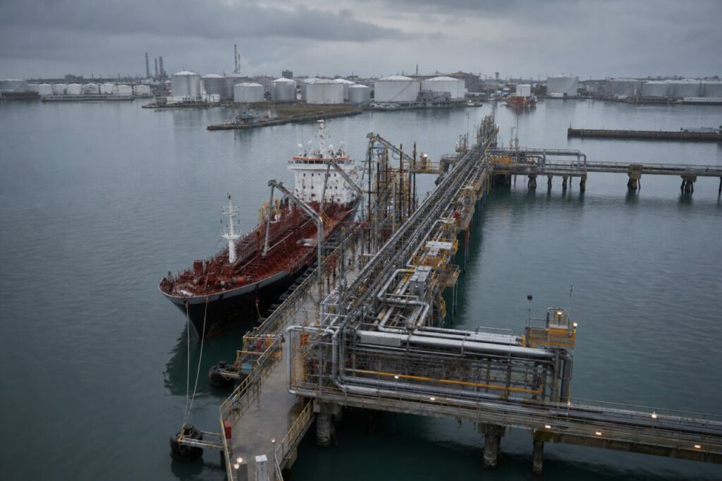 Port basin with a transfer jetty and chemical tanker