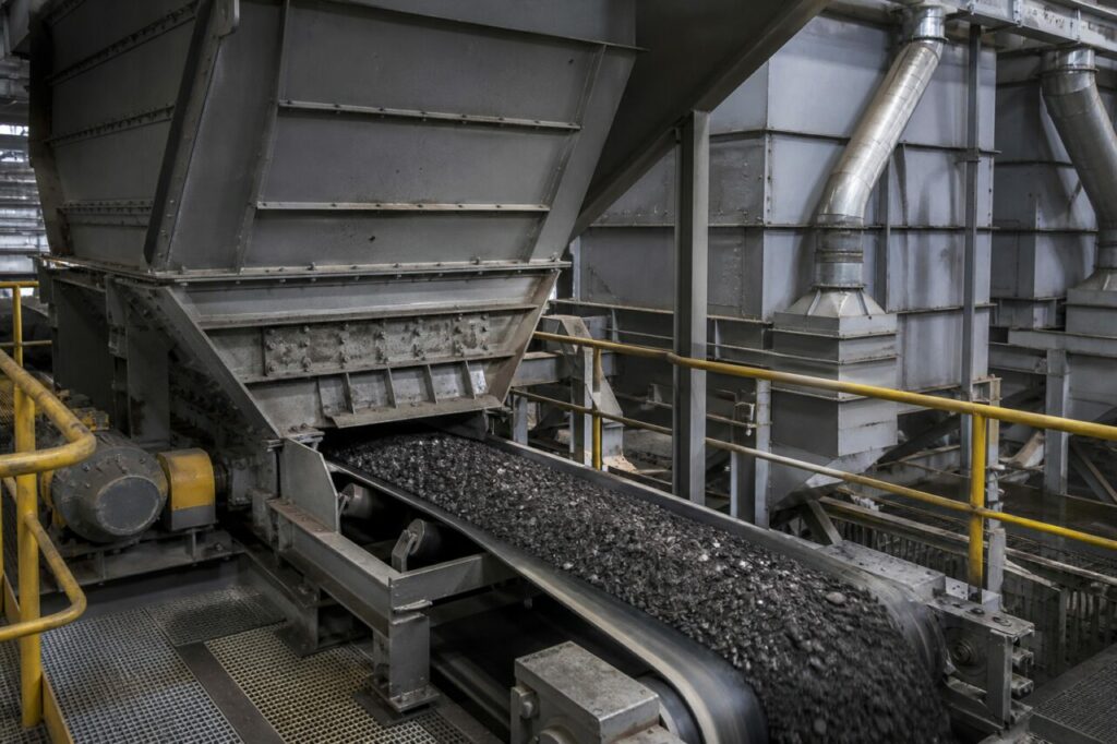 Industrielle Aufbereitung eines mineralischen Antimonkonzentrats