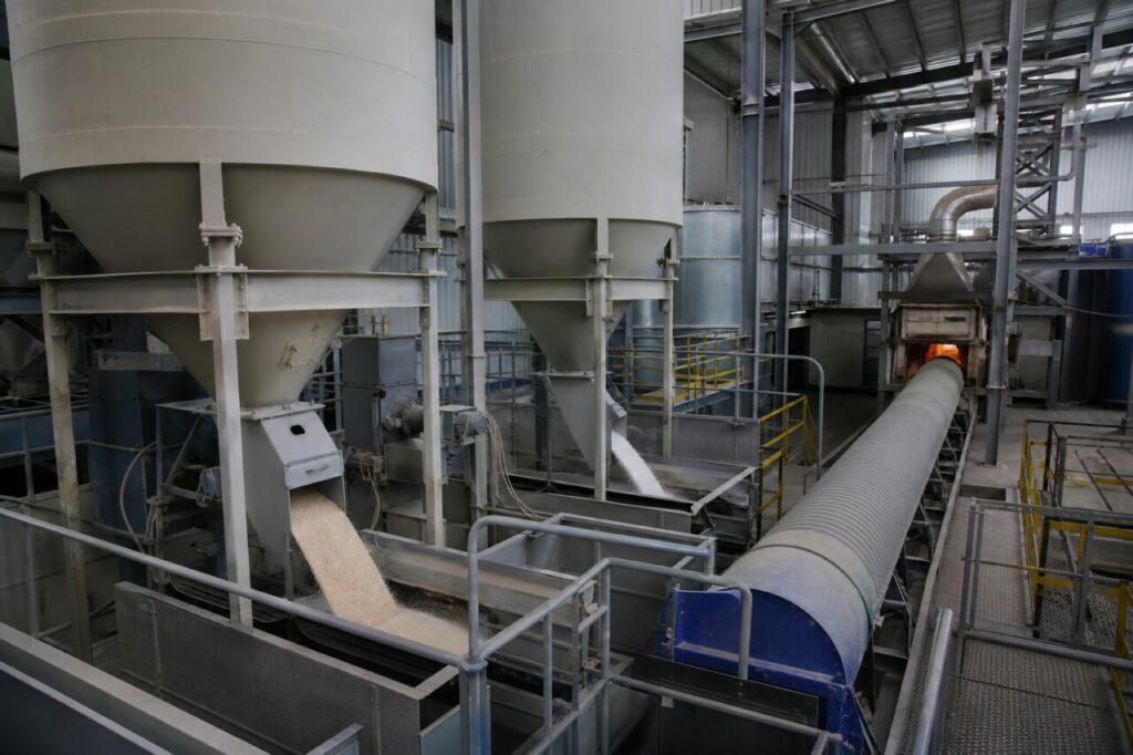 Vorbereitung der Mischung aus Quarzsand und Natriumcarbonat