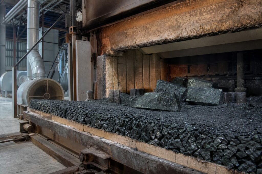 Arrefecimento de blocos de carboneto de silício após um ciclo térmico Acheson
