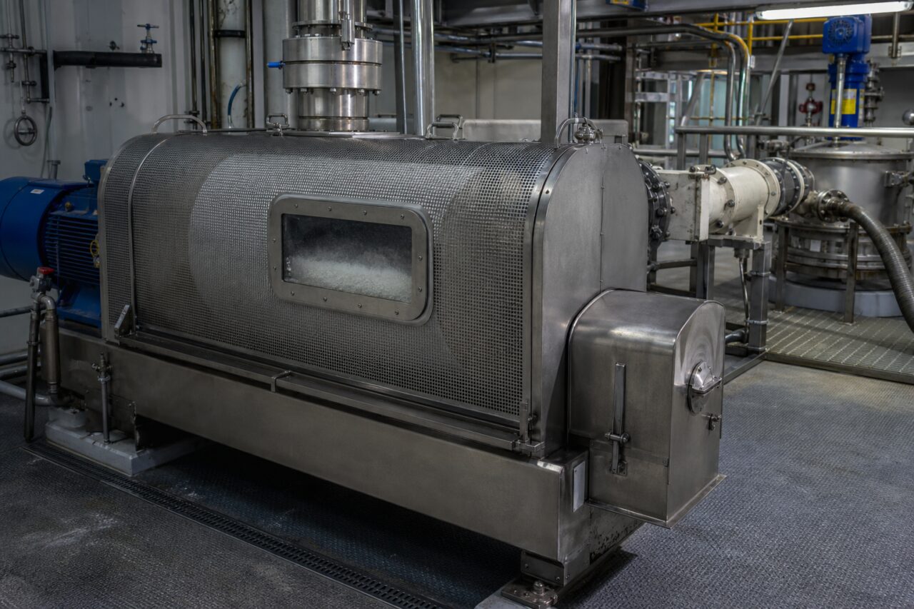 Afgeschermde cilindrische machine met wit kijkglas