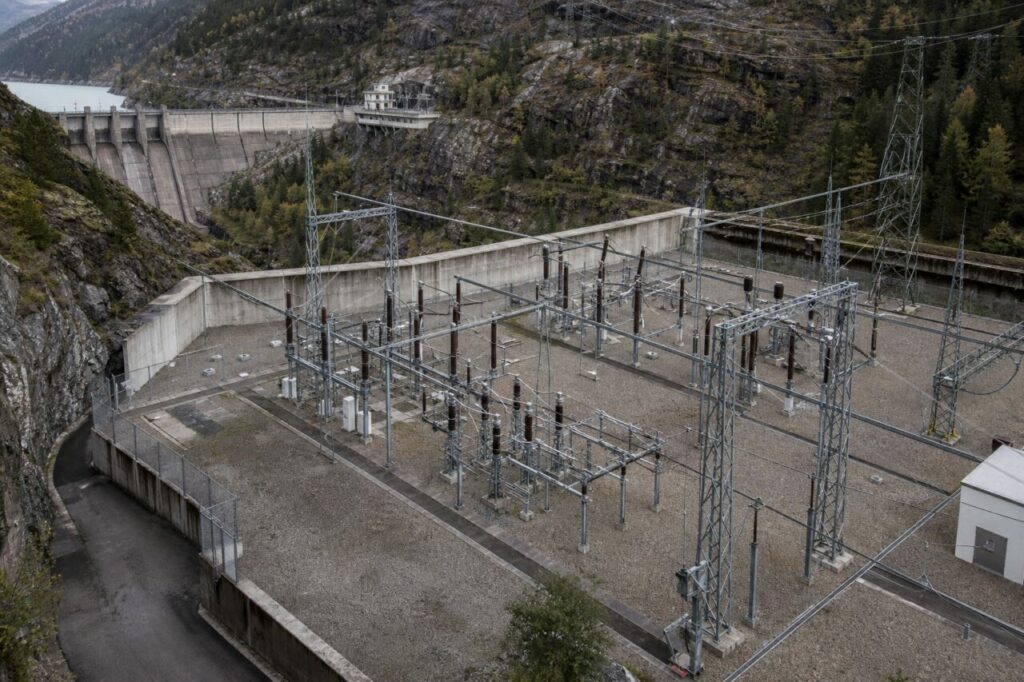 Vãos elétricos distribuem circuitos entre a central e a rede